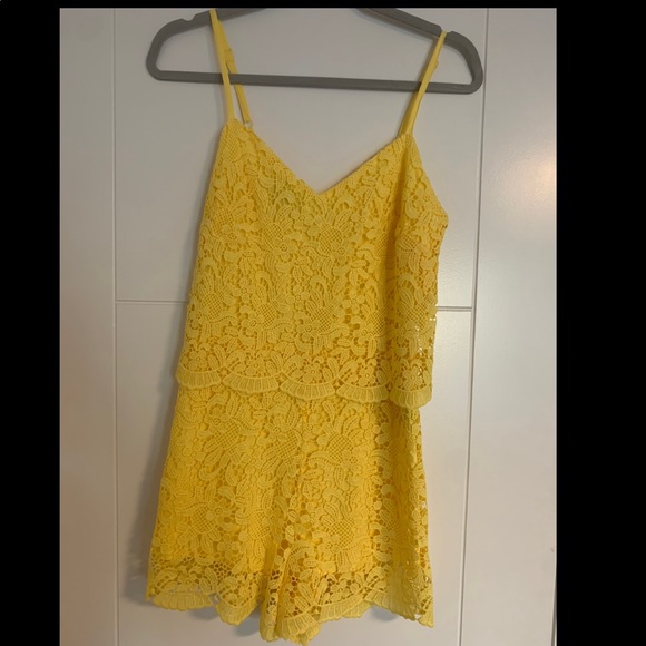 Yellow lace romper - Picture 2 of 4